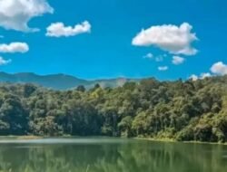 Menakjubkan: Keindahan Alam Danau Rana Kulan Di Matim