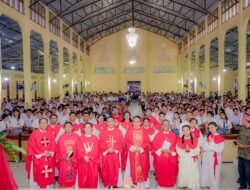 “Di Utus Jadi Laskar Kristus, 995 Peserta Menerima Sakramen Krisma di Gereja Paroki Reo”