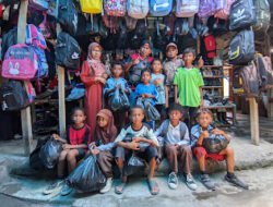 Peduli Kasih, Andyka Family Salurkan Bantuan untuk Pelajar Kurang Mampu di Reok