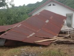 Diterjang Angin Kencang, Ruang Kelas SDN Rabo Roboh, Aventinus Mbejak Minta Atensi Pemda Manggarai