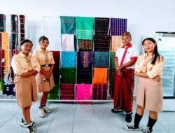 Karya Tenun SMKN 1 Satar Mese Pukau Pengunjung NTT Mart, Komitmen Vokasi Lestarikan Budaya Lokal