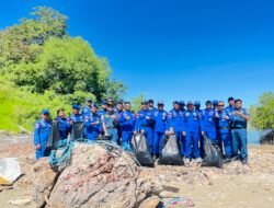 Tindak Lanjuti Arahan Presiden, Polisi Gelar Aksi Bersih Sampah di Perairan Labuan Bajo
