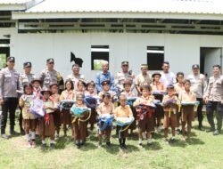 Polres Manggarai Barat Salurkan Perlengkapan Sekolah untuk Siswa di Daerah Terpencil NTT