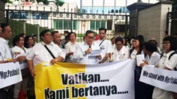 Seribu Lilin Keadilan: Cinta Umat dan Jalan Sunyi Mgr. Paskalis Bruno Syukur