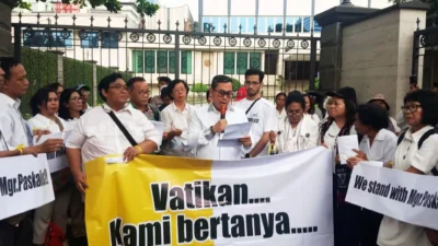 Seribu Lilin Keadilan: Cinta Umat dan Jalan Sunyi Mgr. Paskalis Bruno Syukur