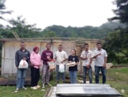 SPPG Manggarai Reok Ruis dan SPPI Salurkan Bantuan Sosial kepada Korban Bencana Hujan Angin di Reok