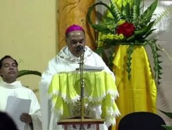 Malam Paskah di Reo: Mgr. Siprianus Hormat Ajak Umat Jadikan Diri “Galilea” yang Hidup