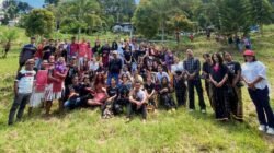 Tangis Haru Ratusan Umat Stasi Paje Warnai Prosesi Jalan Salib Mahasiswa UNIKA Ruteng