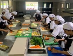 Cetak SDM Unggul, Prodi D3 Perhotelan Politeknik eL Bajo Commodus Gelar Pelatihan Hospitality