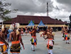 Lestarikan Budaya Manggarai, PGSD UNIKA Ruteng Hadirkan Pentas Caci dalam Dies Natalis ke-23