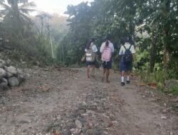 Jeritan dari Satar Punda: Anak SD Jalan Kaki 12 Kilometer, Seberangi Sungai dan Hutan Demi Sekolah, Warga Desak Bupati Manggarai Timur Bertindak
