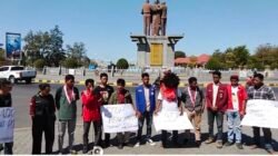 Cipayung Plus Gelar Mimbar Bebas di Bundaran PU Kota Kupang, Tolak Penyematan Gelar “Raja Timor” kepada Jokowi