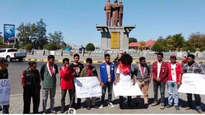 Cipayung Plus Gelar Mimbar Bebas di Bundaran PU Kota Kupang, Tolak Penyematan Gelar “Raja Timor” kepada Jokowi