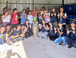 Gandeng Peternak Manggarai Barat, Mahasiswa KKN Unwar Olah Limbah Jerami Jadi Pakan Fermentasi