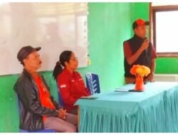 Bantu Siswa Kurang Mampu, PDIP Manggarai Timur Salurkan Program Indonesia Pintar