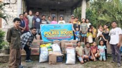Aliansi Mahasiswa NTT dan Polres Bogor Serahkan Bantuan untuk Korban Bencana di Kisol