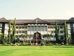 Universitas Mataram Gratiskan UKT bagi Ratusan Mahasiswa Terdampak Bencana NTT