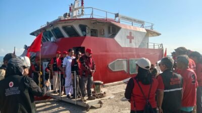 Misi Kemanusiaan PDIP: Rumah Sakit Apung Laksamana Malahayati Tiba di Manggarai Bantu Korban Gempa NTT
