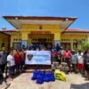 Tembus 3 Kabupaten, IKATAMA PEDULI Akpol 1995 Gandeng Polsek Reok, Laut, dan Riung Pasok Logistik Gempa Flores