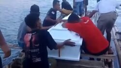 Isak Tangis di Atas Sungai: Duka Mendalam Melepas Almarhumah Selviana, Pengungsi Gempa NTT yang Pulang dalam Peti Mati