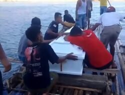 Isak Tangis di Atas Sungai: Duka Mendalam Melepas Almarhumah Selviana, Pengungsi Gempa NTT yang Pulang dalam Peti Mati