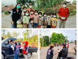 PMI Manggarai Bagikan Masker kepada Warga Terdampak Kebakaran TPA Ncolang