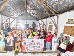 Serap Aspirasi Warga, Vinsensius Pata dan Paulus Yorit Poni Salurkan Bantuan di Kaju Wangi